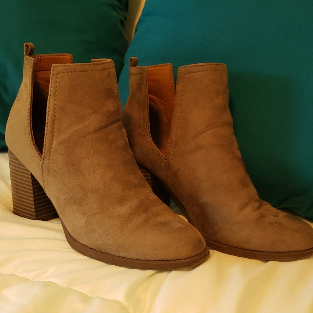 Coconut brand suede grey ankle boot size 6.5